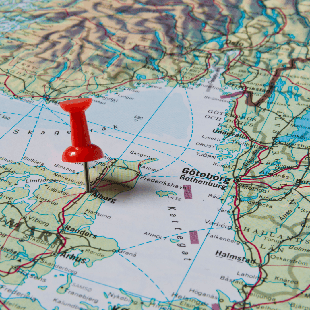 Close-up of a map with a red pushpin marking a location near Göteborg, Gothenburg.